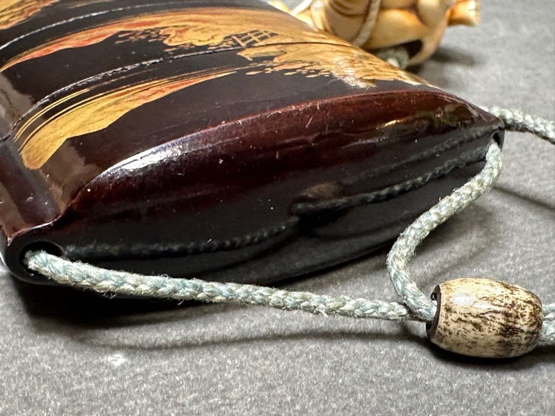 印籠　根付　漆塗　木彫り　置物　古美術品　細密細工　骨董　アンティーク彫刻工芸品