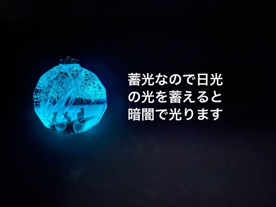 レジン/幻想の星空と子猫達　蓄光　オルゴナイトネックレス