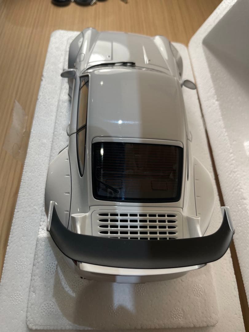 WRBポルシェ993ミニカー 1/18 スケール