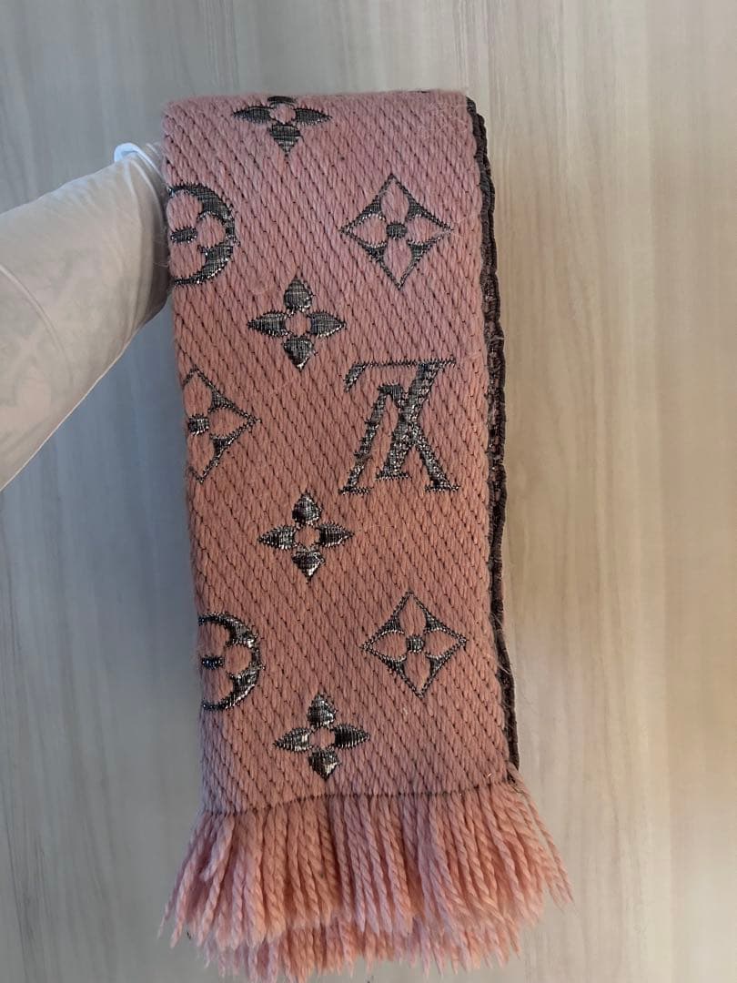 Louis Vuitton ピンク マフラー フリンジ付き