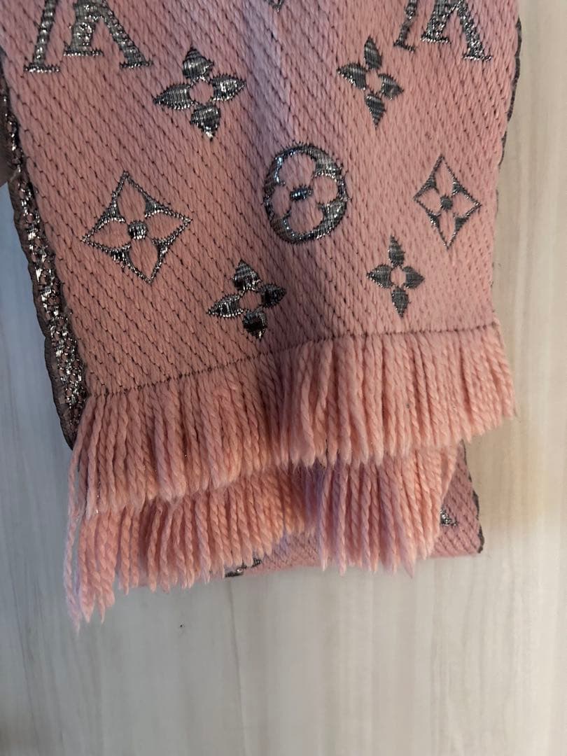 Louis Vuitton ピンク マフラー フリンジ付き