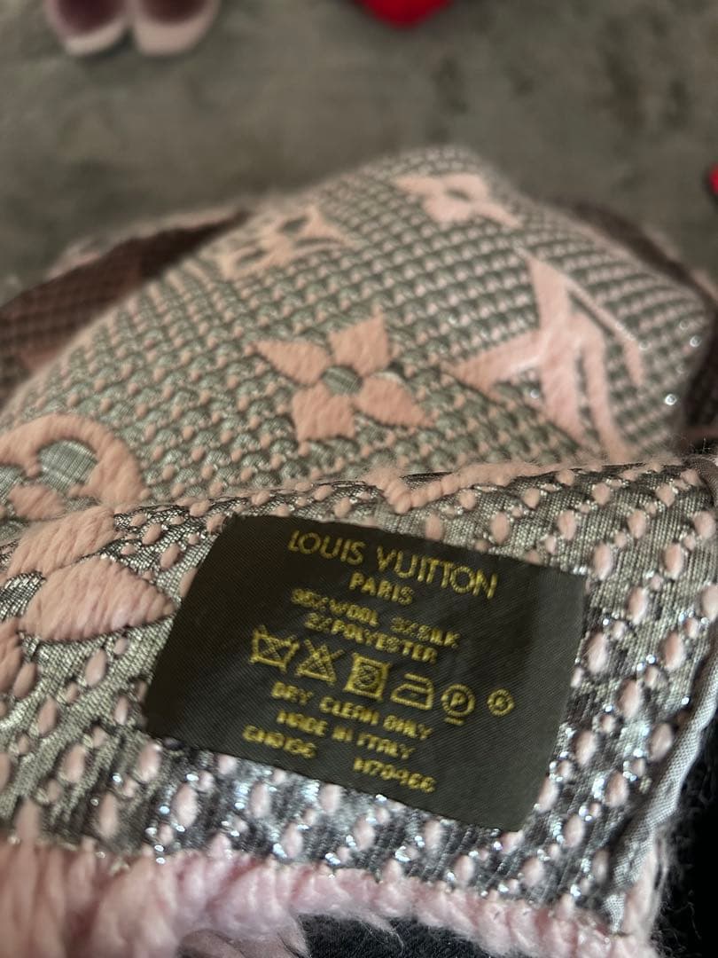 Louis Vuitton ピンク マフラー フリンジ付き