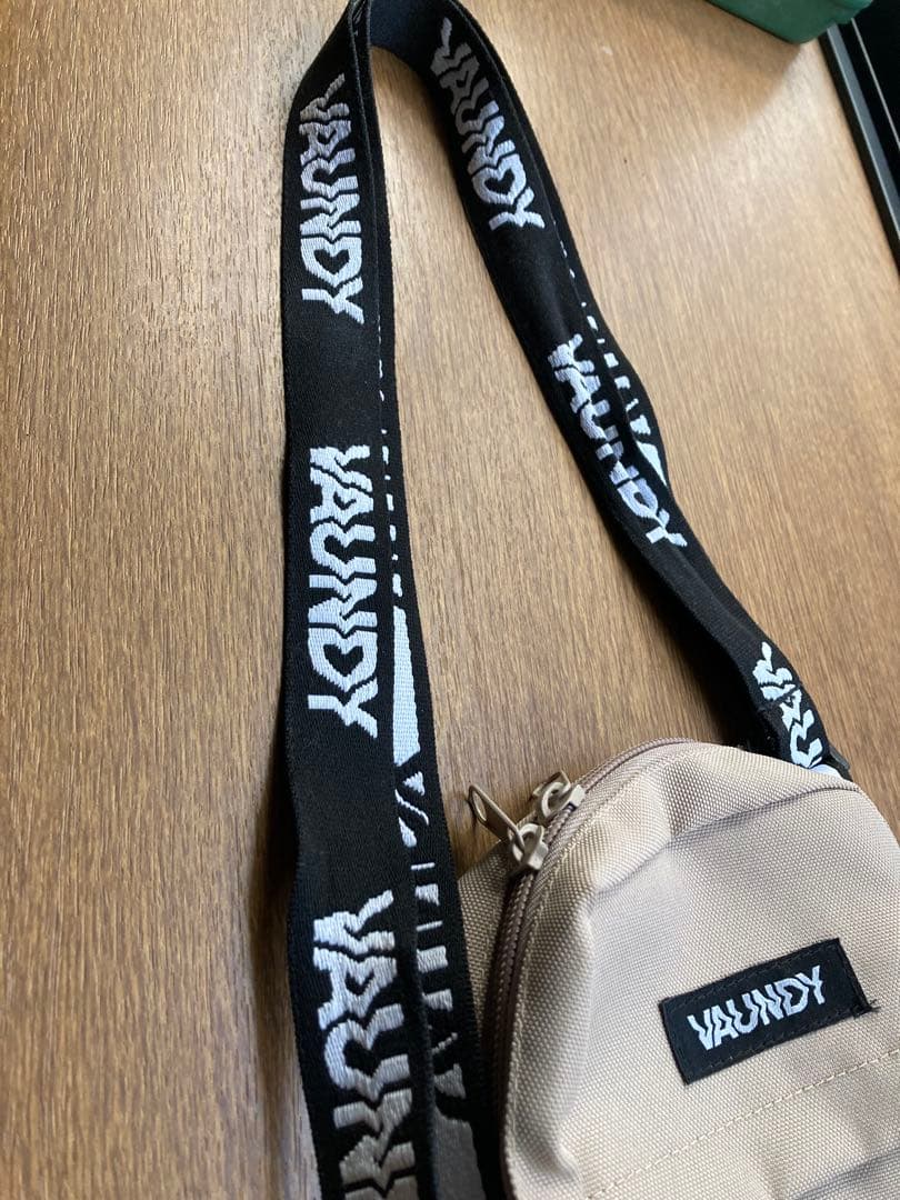 vaundy ショルダーバッグ　サコッシュ