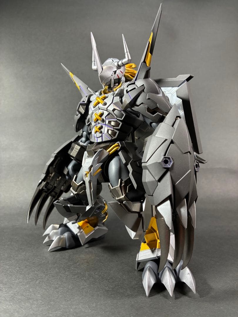 バンダイ　ブラックウォーグレイモン塗装済み完成品