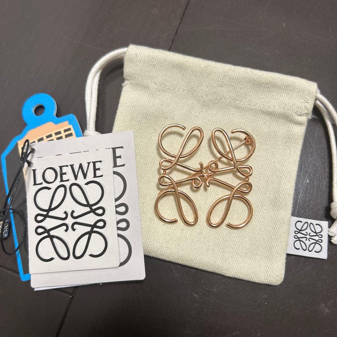 LOEWE アナグラム ブローチ　箱付き