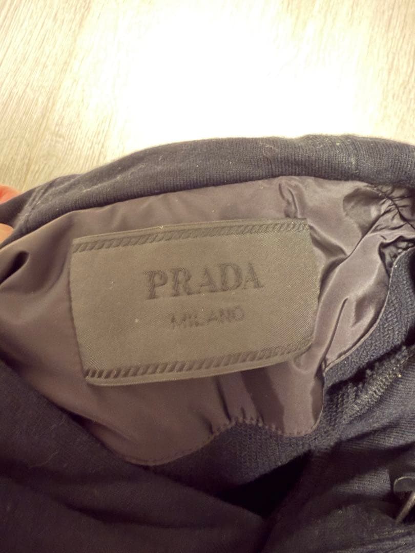 PRADAナイロン切替ロゴプリントプルオーバーパーカーブラック UJL20A