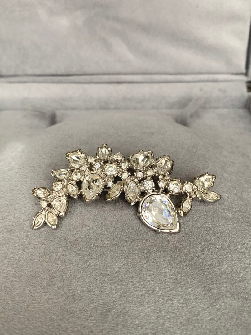 専用です。☆SWAROVSKI☆きらきらクリア　ロングブローチ/シルバー