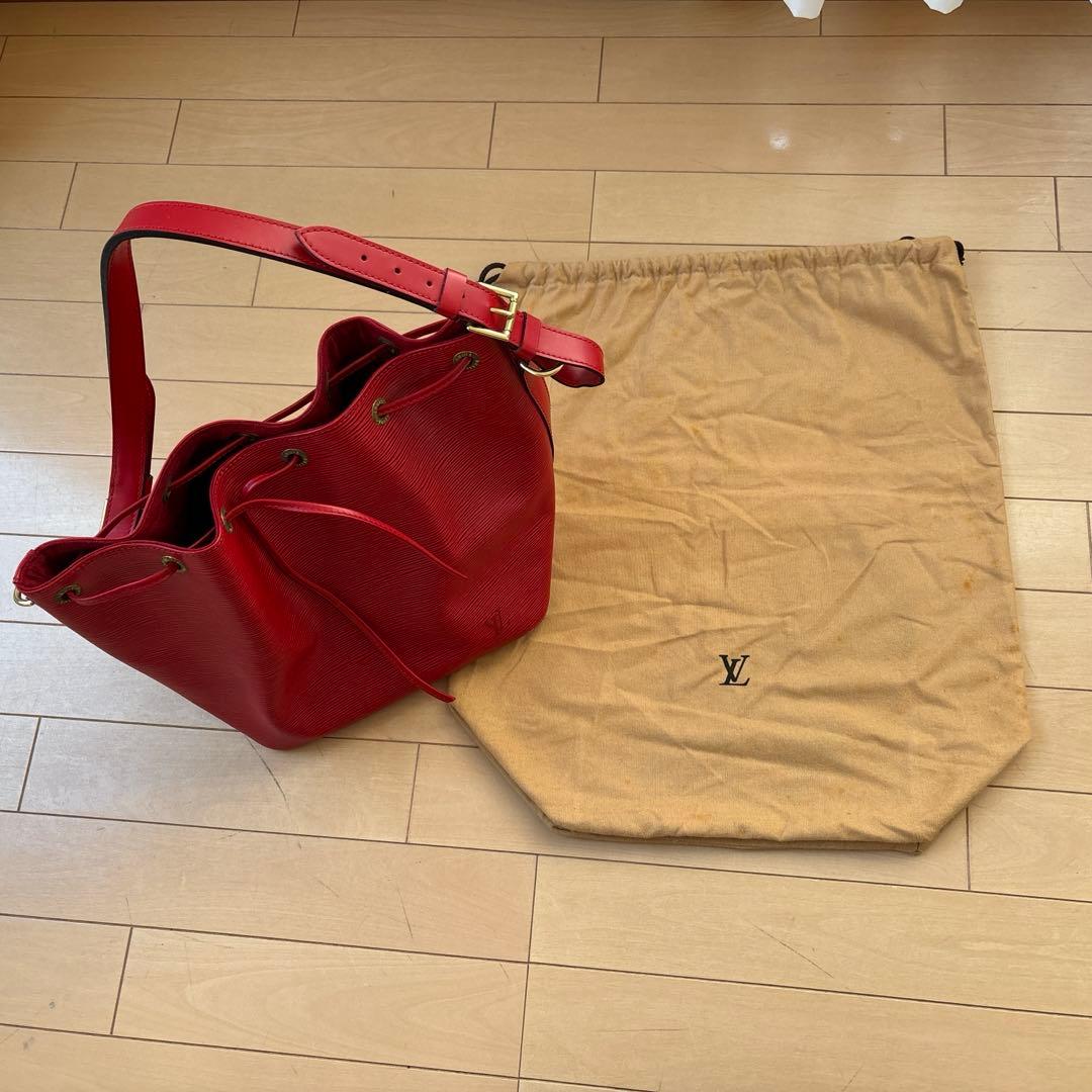 Louis Vuitton エピレザー レッドショルダーバッグ