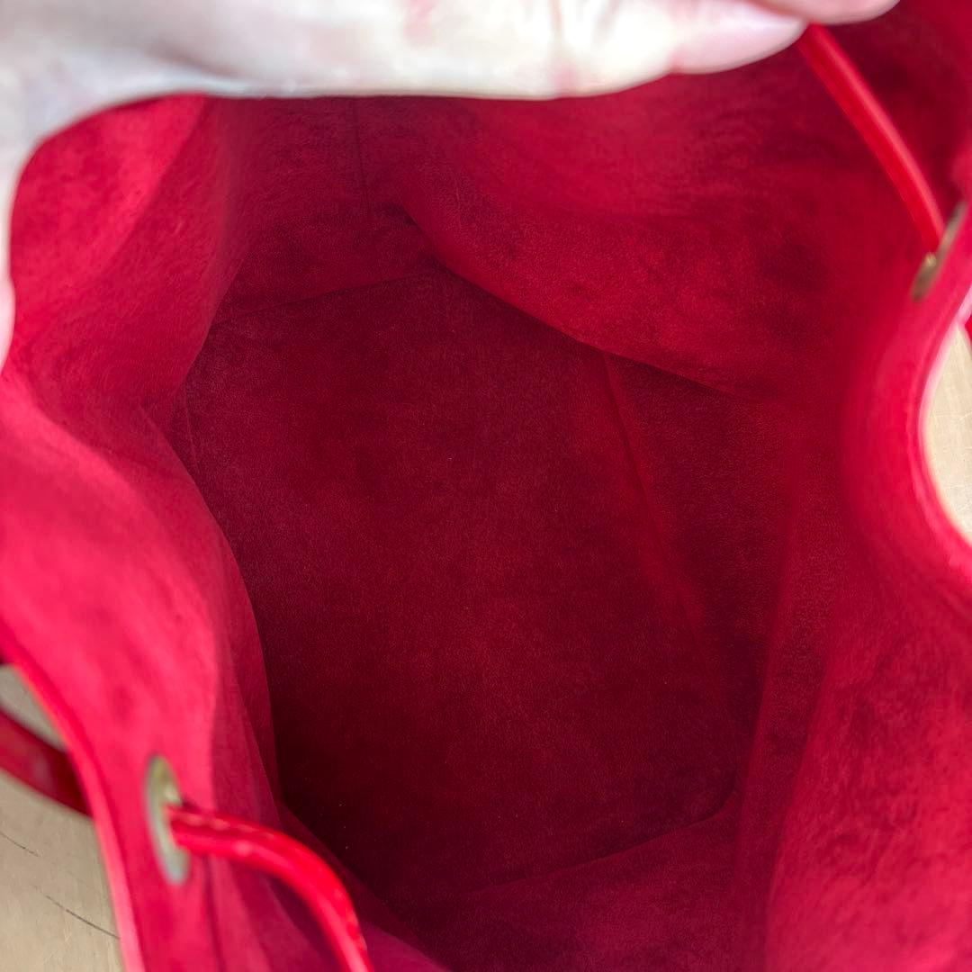 Louis Vuitton エピレザー レッドショルダーバッグ