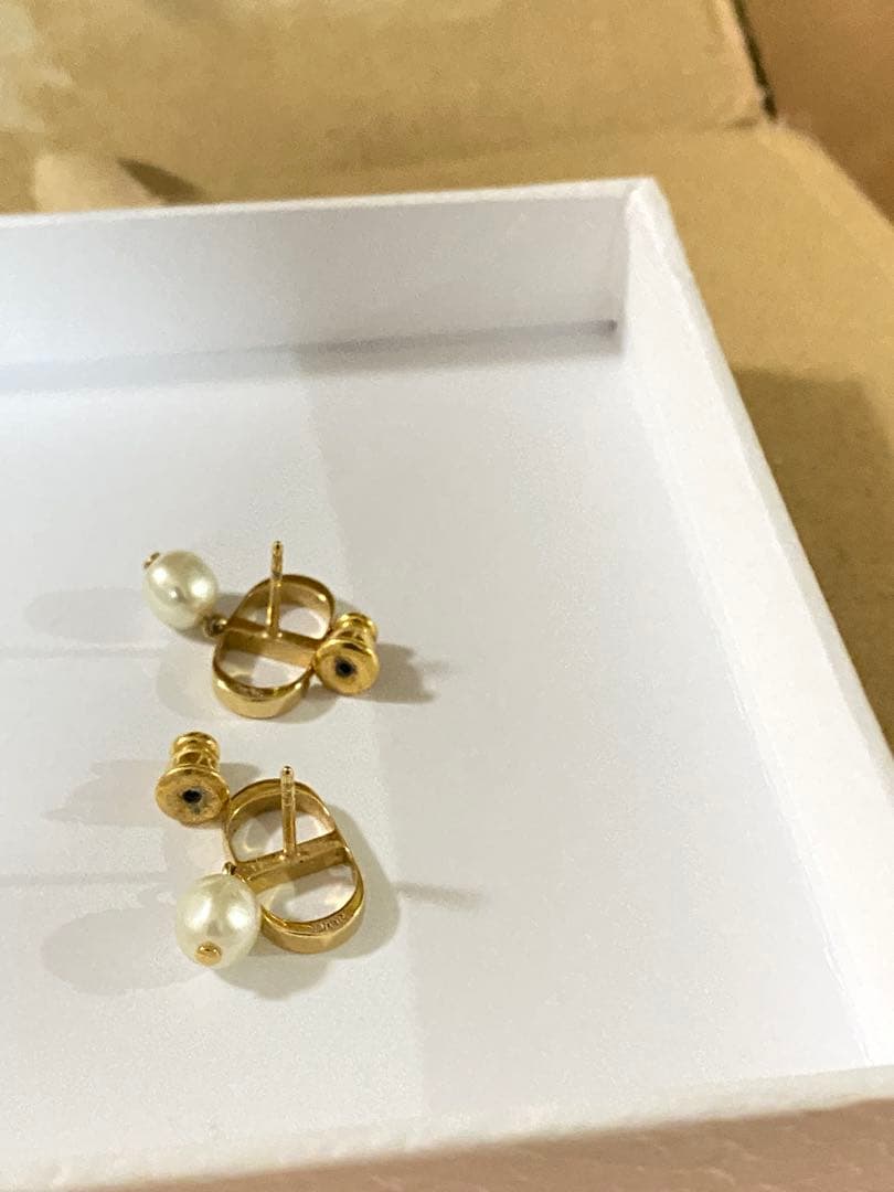Dior ゴールドパールピアス