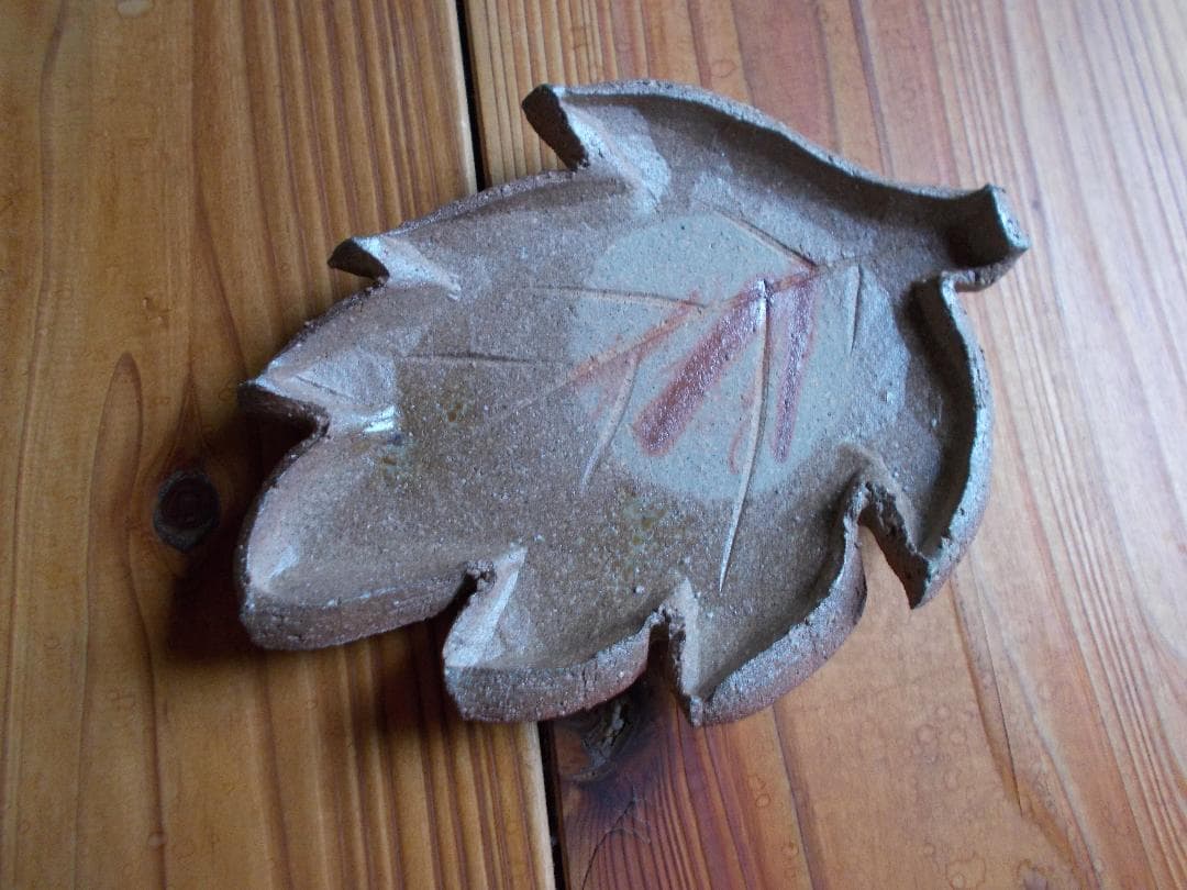 備前焼⑮　葉型小皿５個組　ゴマ、緋襷　松笠浩三？　【24】