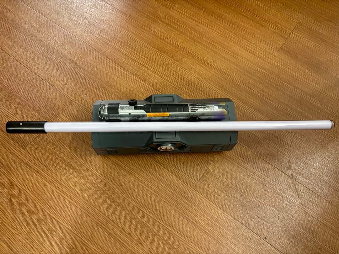 WDW ソル ギャラクシーズエッジ レガシーライトセーバー ブレード付 海外限定