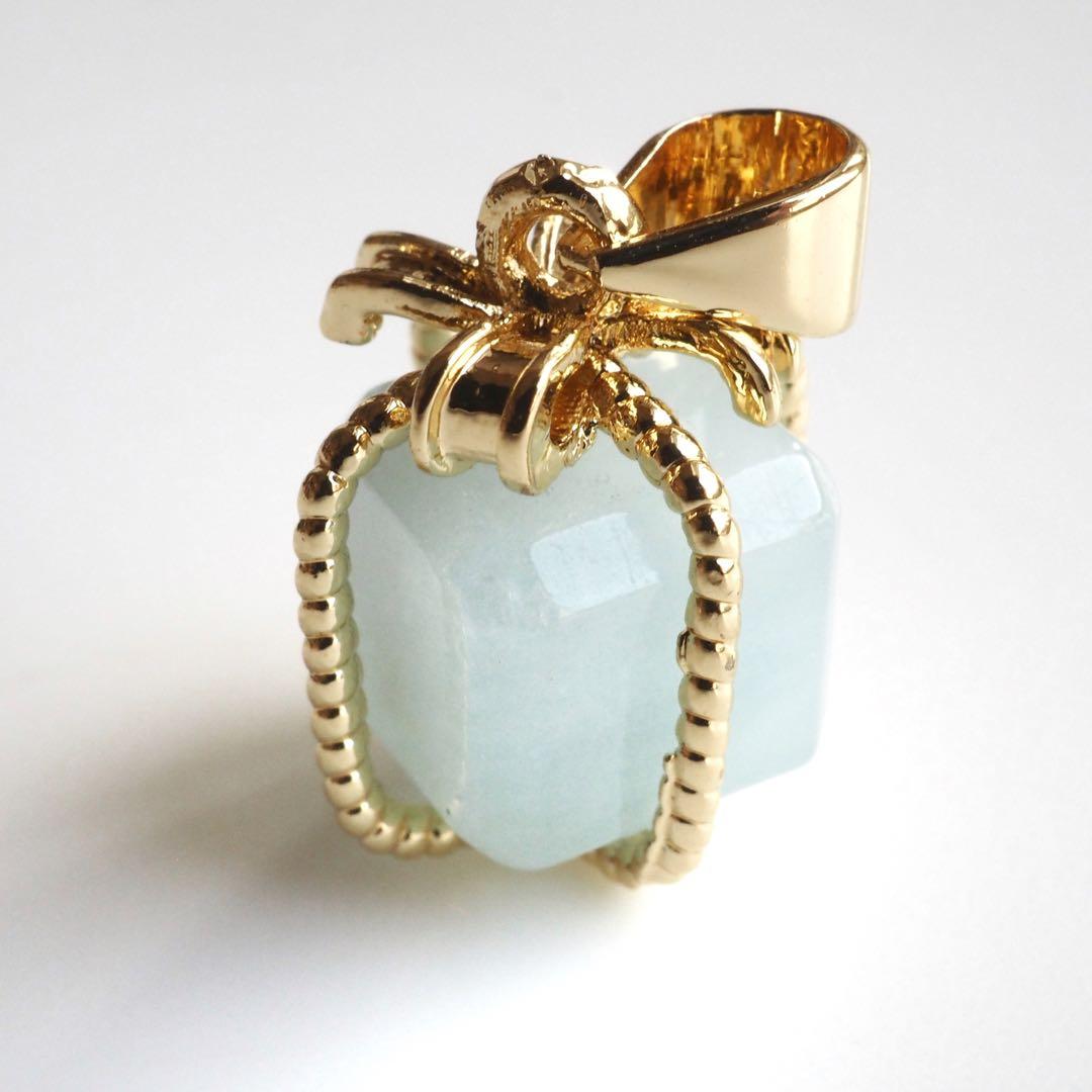 【はくとん( 'ω')ŧ‹\"ŧ‹\"】天然アクアマリンのギフトボックストップ