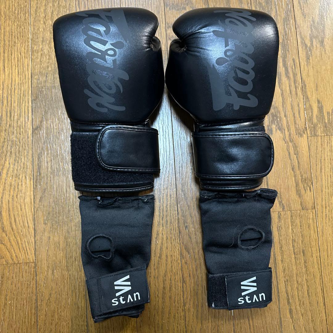 ボクシンググローブ