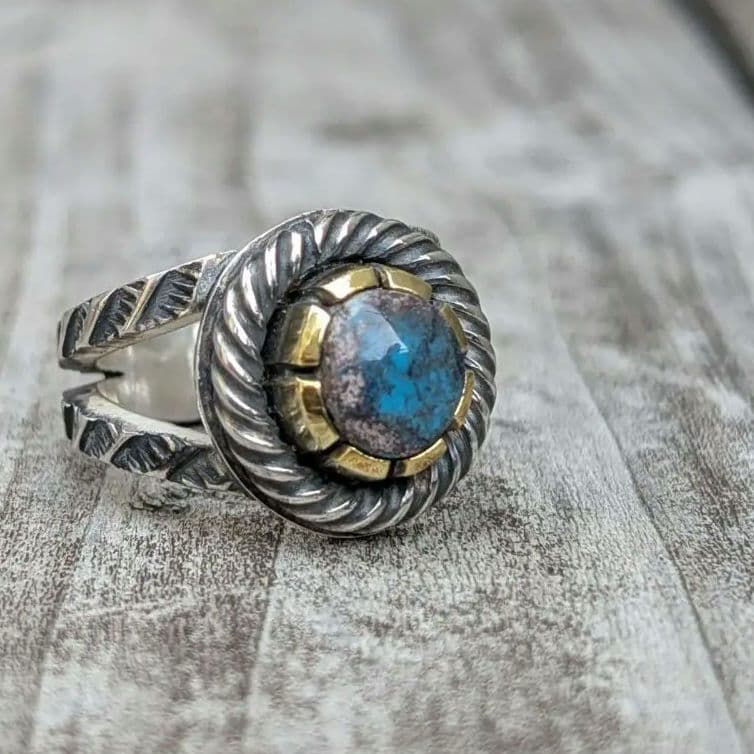 ハンドメイドのターコイズリング　インディアンジュエリー風　bisbee