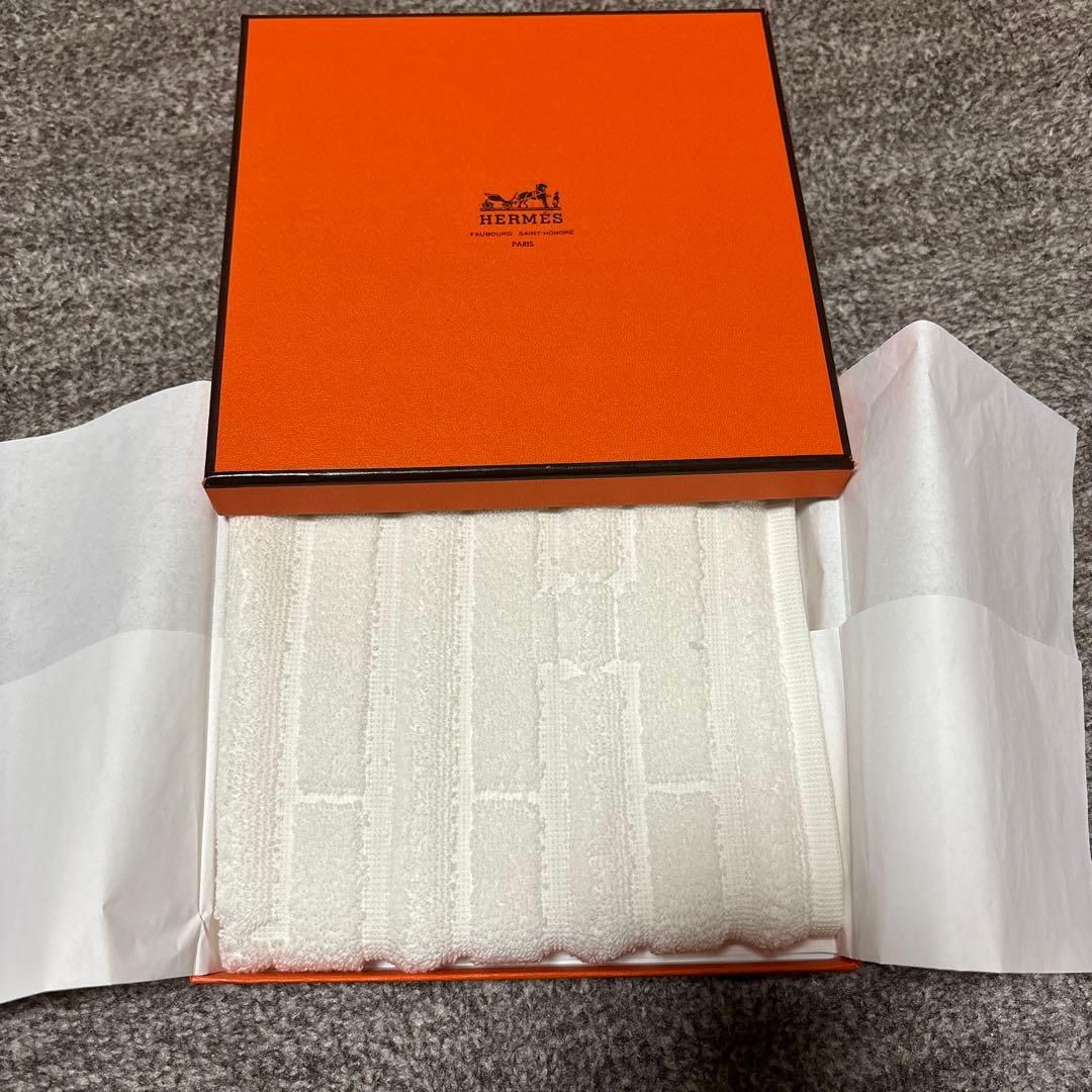【新品未使用】HERMES エルメス カレ・タオル ステアーズ