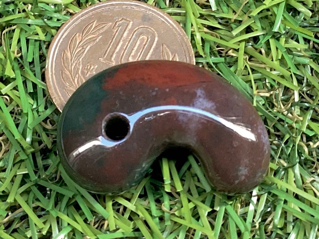 ✳出雲勾玉　1万個に1個しか無いレア勾玉‼️花仙山瑪瑙*芯部位の超極上色彩　鑑別書