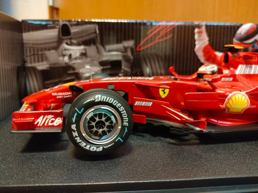 F1　フェラーリF2008 1/18キミ・ライコネン