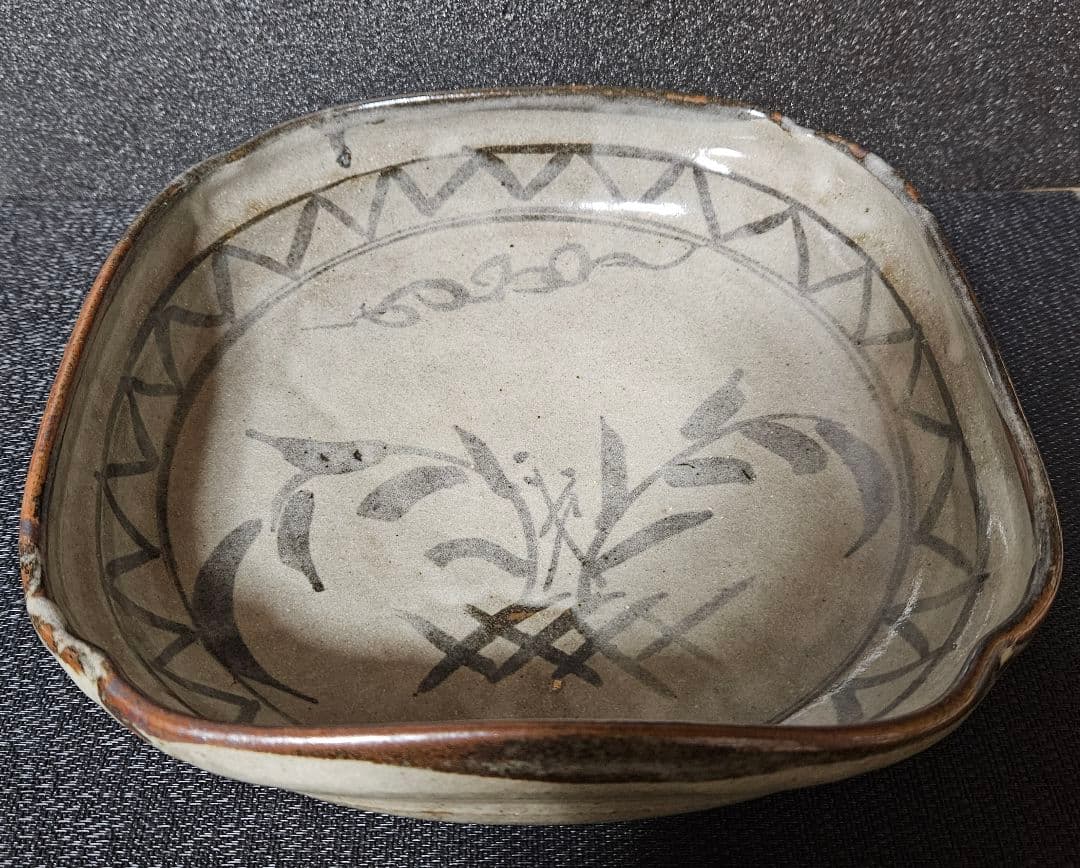 唐津焼　武造　絵唐津　鉄絵　草花図　四方隅切　大鉢　菓子鉢　盛り鉢　茶道具　共箱