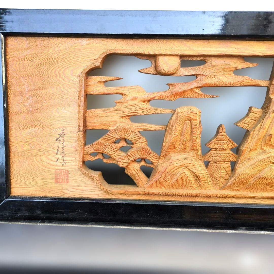 和風木製彫刻 山と寺院のデザイン