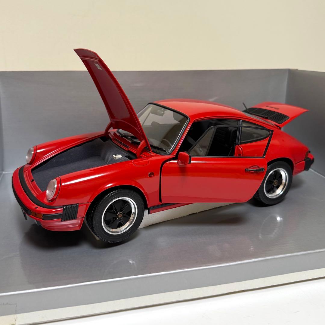 1/12 ポルシェ　911　カレラ　 3.2 クーペ　レッド　ドア開閉