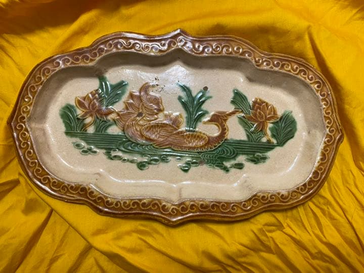 中国古陶磁 遼 三彩花文長盤