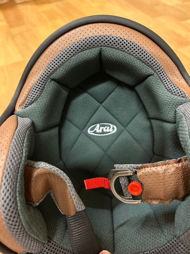 Arai Classic MOD ヘルメット クリーム色