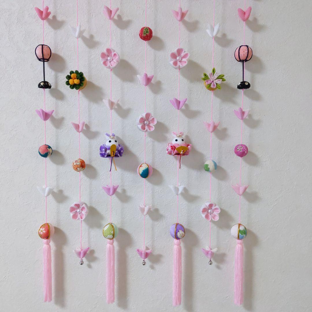 ちりめん細工　お花とまりとうさぎ雛の壁掛け下げ飾り(7下げ)