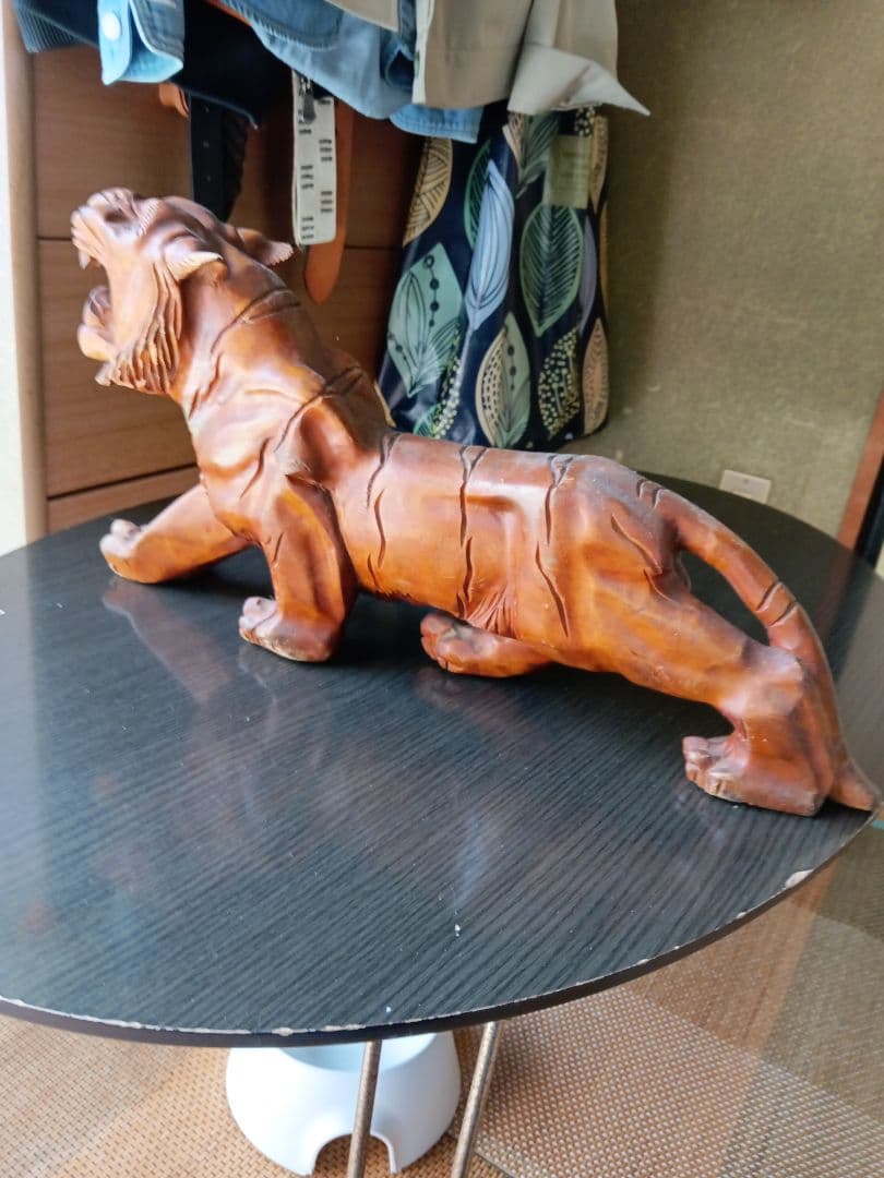 木製虎彫刻 約50cm 茶色