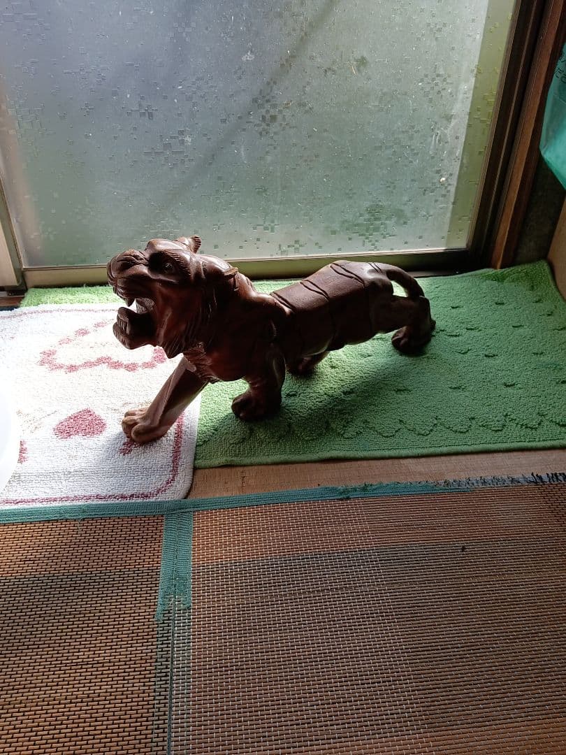 木製虎彫刻 約50cm 茶色