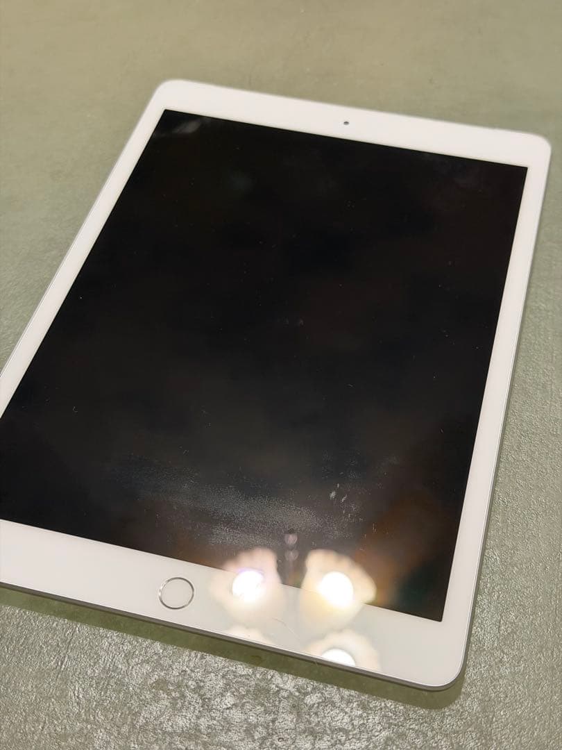 iPad 第8世代 32GB Wifi + Cellular
