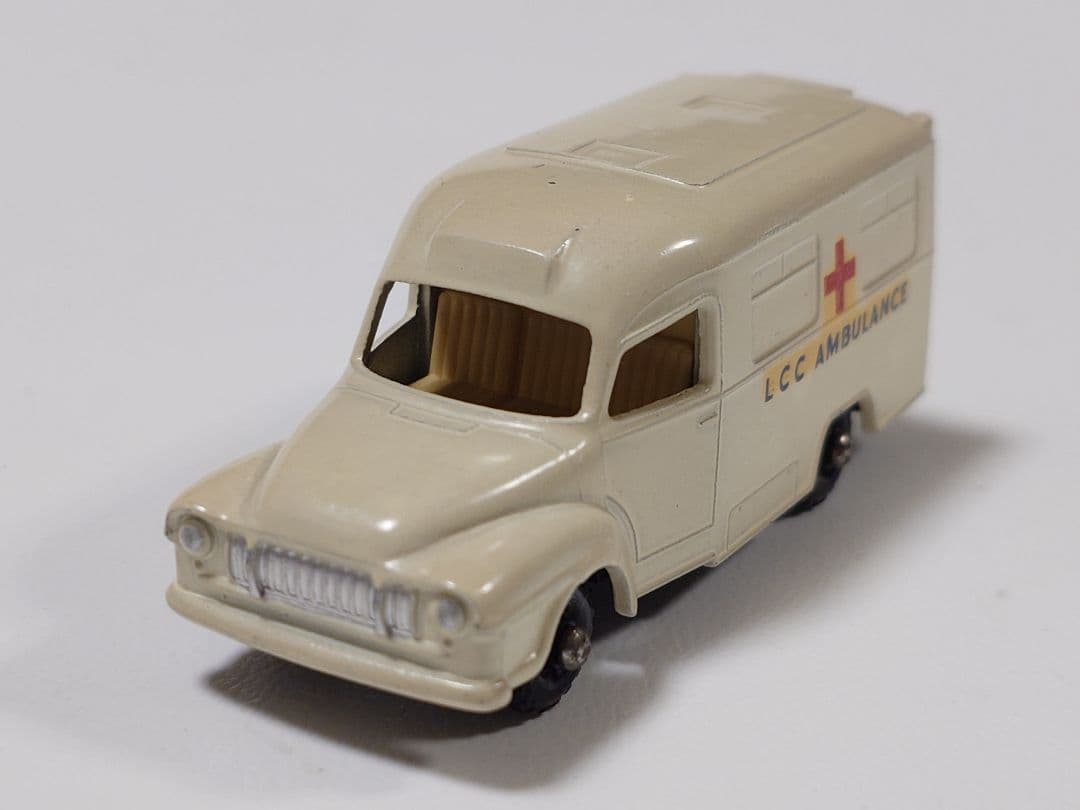 MATCHBOX 　No.14 　LOMAS AMBULANCE