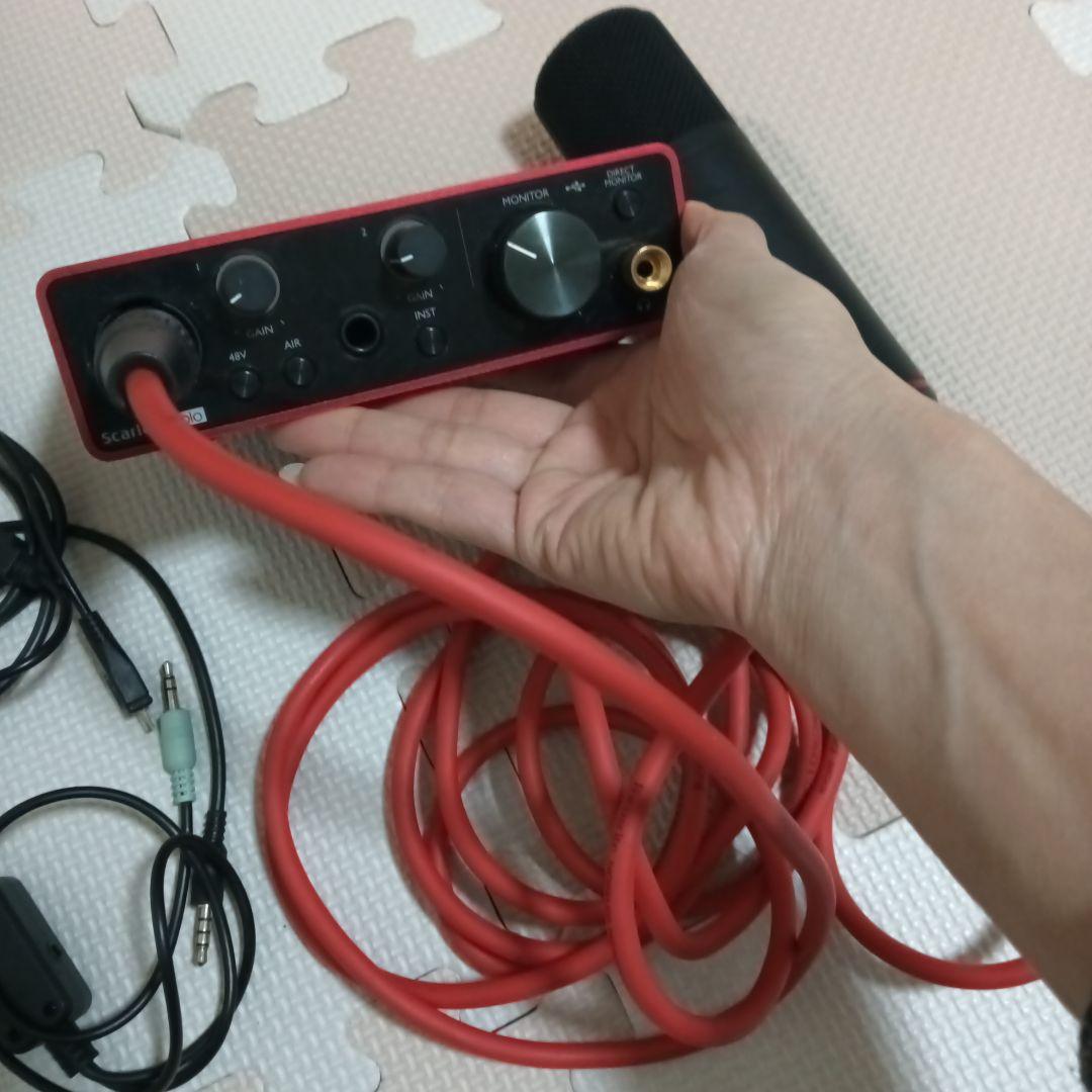 Focusrite Scarlett オーディオインターフェイス。