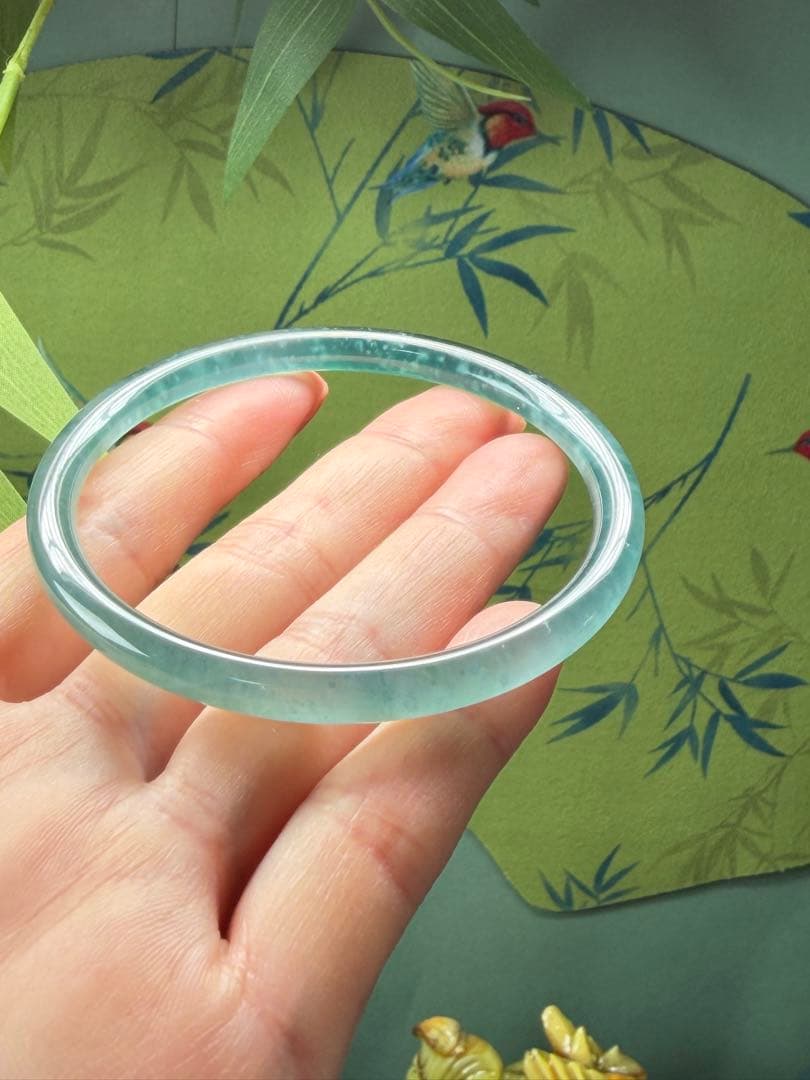 新入荷❣️天然本翡翠　特色雪花綿入り【半山半水】高氷藍水細身バングル　鑑定書付き