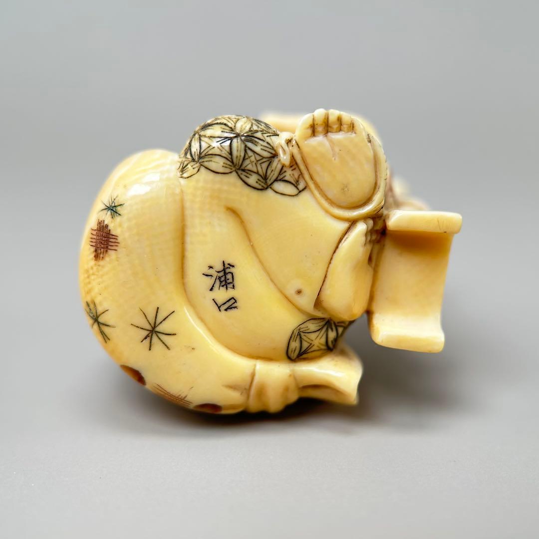 極上　根付　天然素材アンティーク骨董　飾り物　古美術　置物　細密細工　彫刻