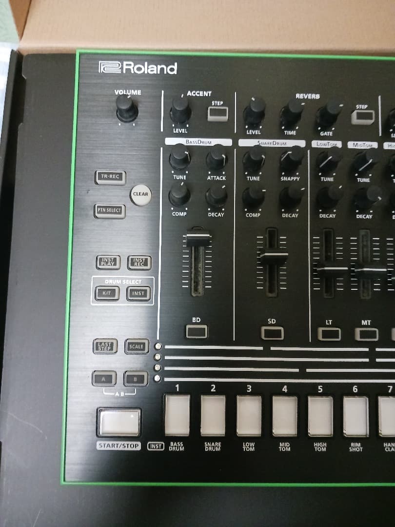 Roland TR-8 リズムパフォーマー