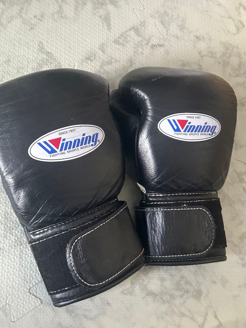 Winning 8オンスボクシンググローブ 黒