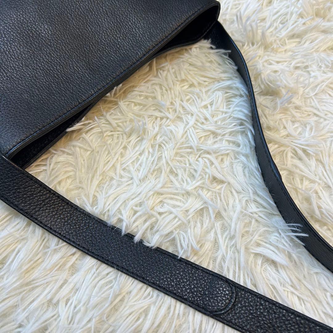 極美品　CLASKA クラスカ　シンプルレザーショルダーバッグ　斜めがけ　黒