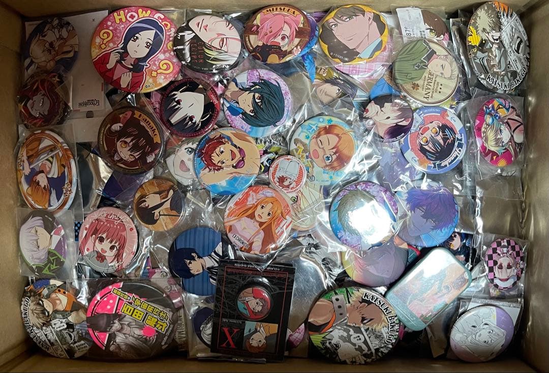 アニメグッズ　キャラクターグッズ 缶バッジ まとめ売り　1200個以上一箱限定