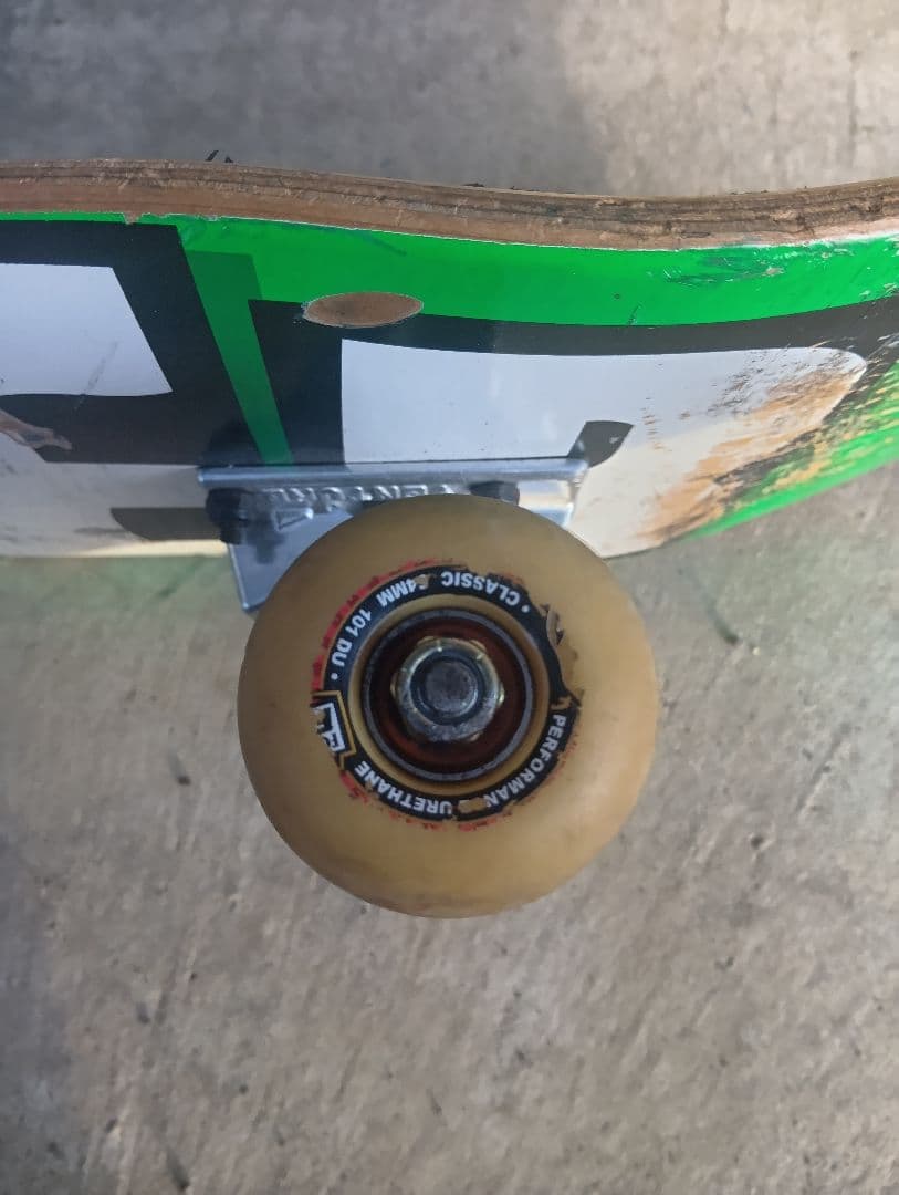 BAKER グリーン スケートボード