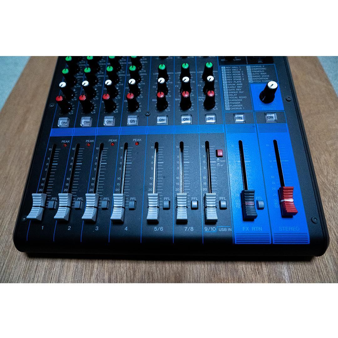 【送料無料】YAMAHA MG10XUF アナログミキサー ACアダプター有り