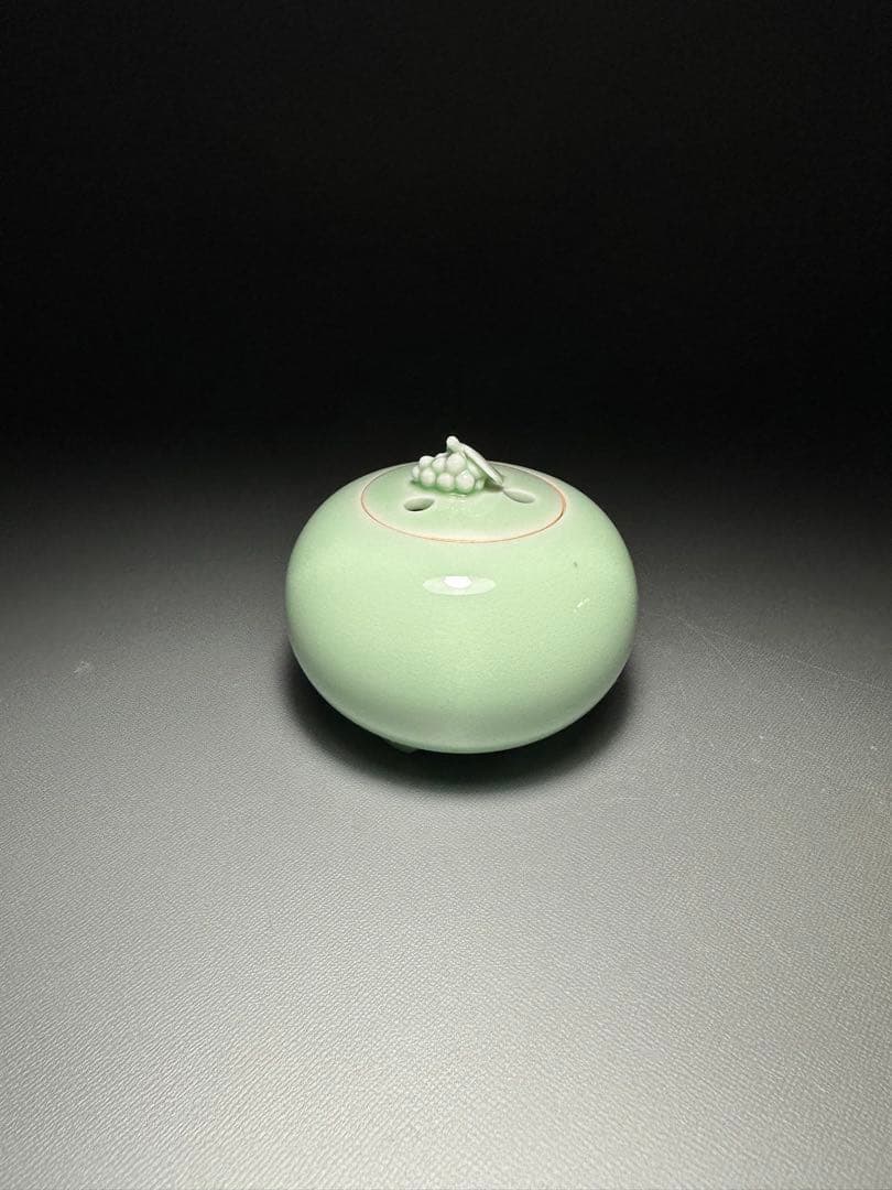 九谷焼　西田健二　作　青磁　香炉　葡萄のつまみ　美品