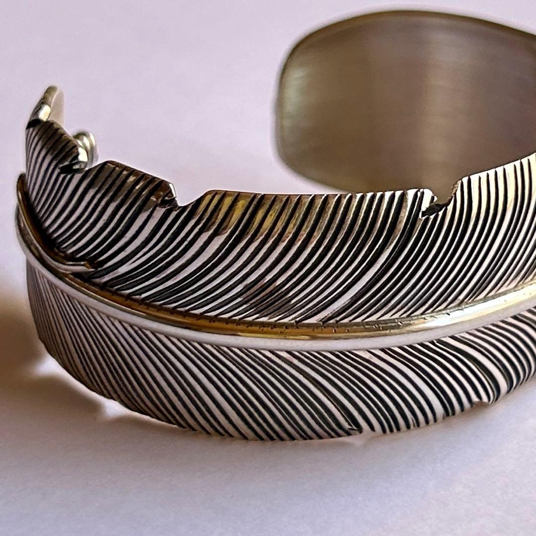 ナバホ族 ハーヴィーメイス フェザーバングル