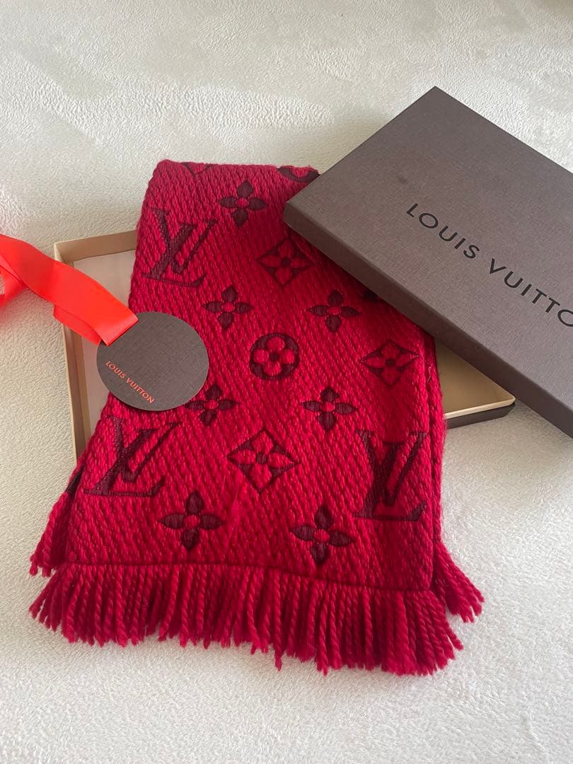 LOUIS VUITTON レッド マフラー　ヴェルニ