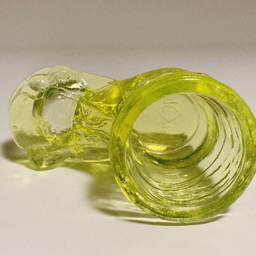 ブーツが破けて指が出ているデザイン ウラン ガラス 置物 小物入れ ペン刺し