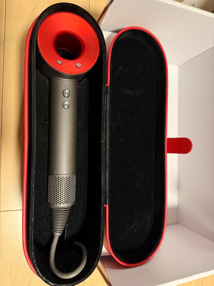 Dyson Supersonic ヘアドライヤー レッド