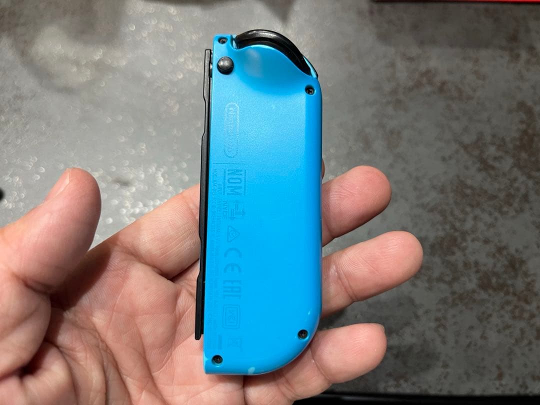 Nintendo Switch 本体 青と赤のJoy-Con付き