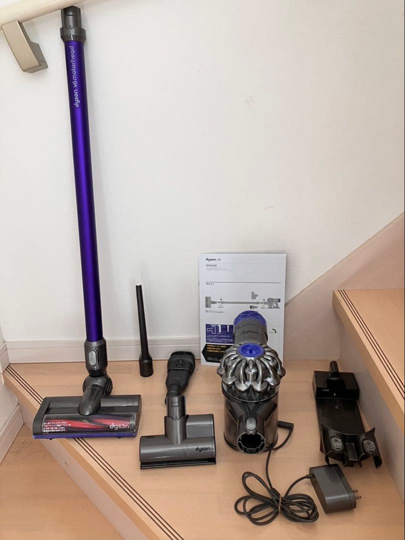 美品　DYSON ダイソン　V6 コードレスクリーナー
