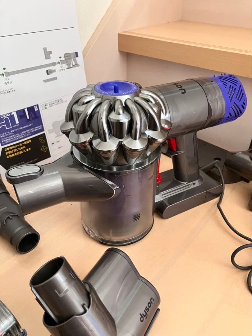 美品　DYSON ダイソン　V6 コードレスクリーナー