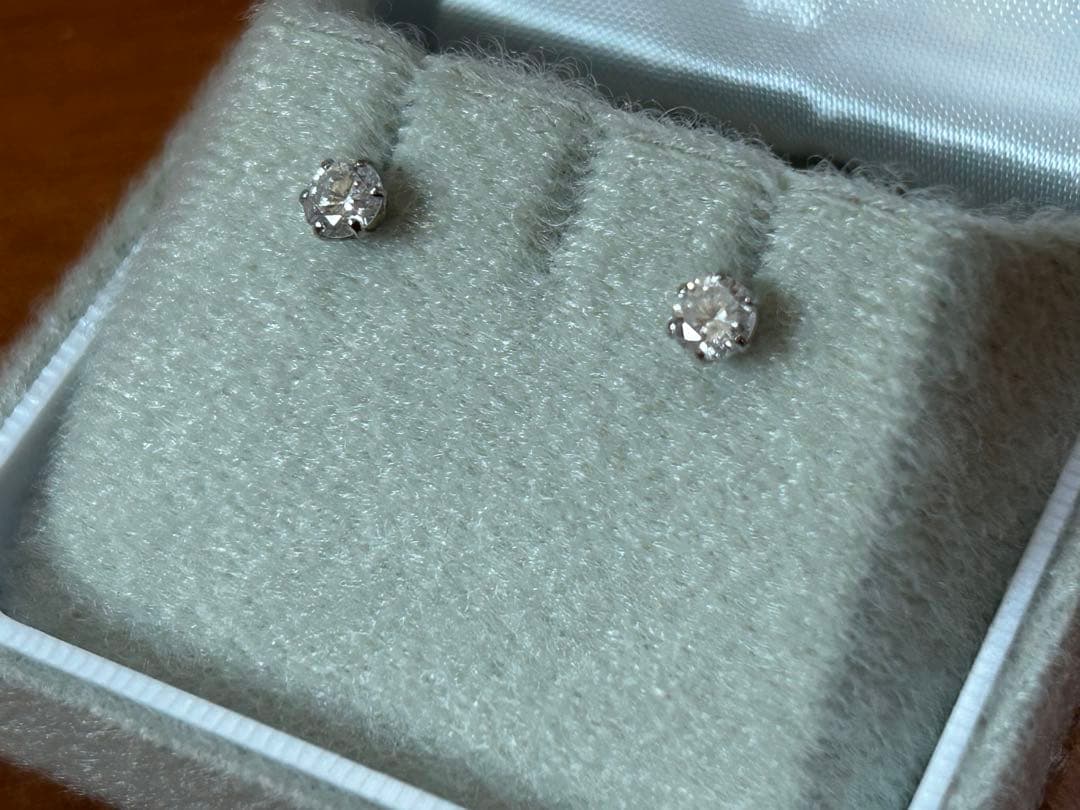 pt900 天然プラチナダイヤモンドピアス　計0.5ct